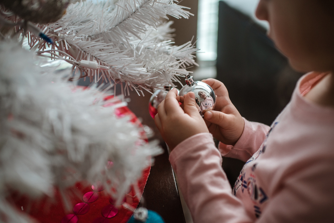 Katie Gaeta Photography Documentary Family Tradition Holiday decorations St. Louis MO